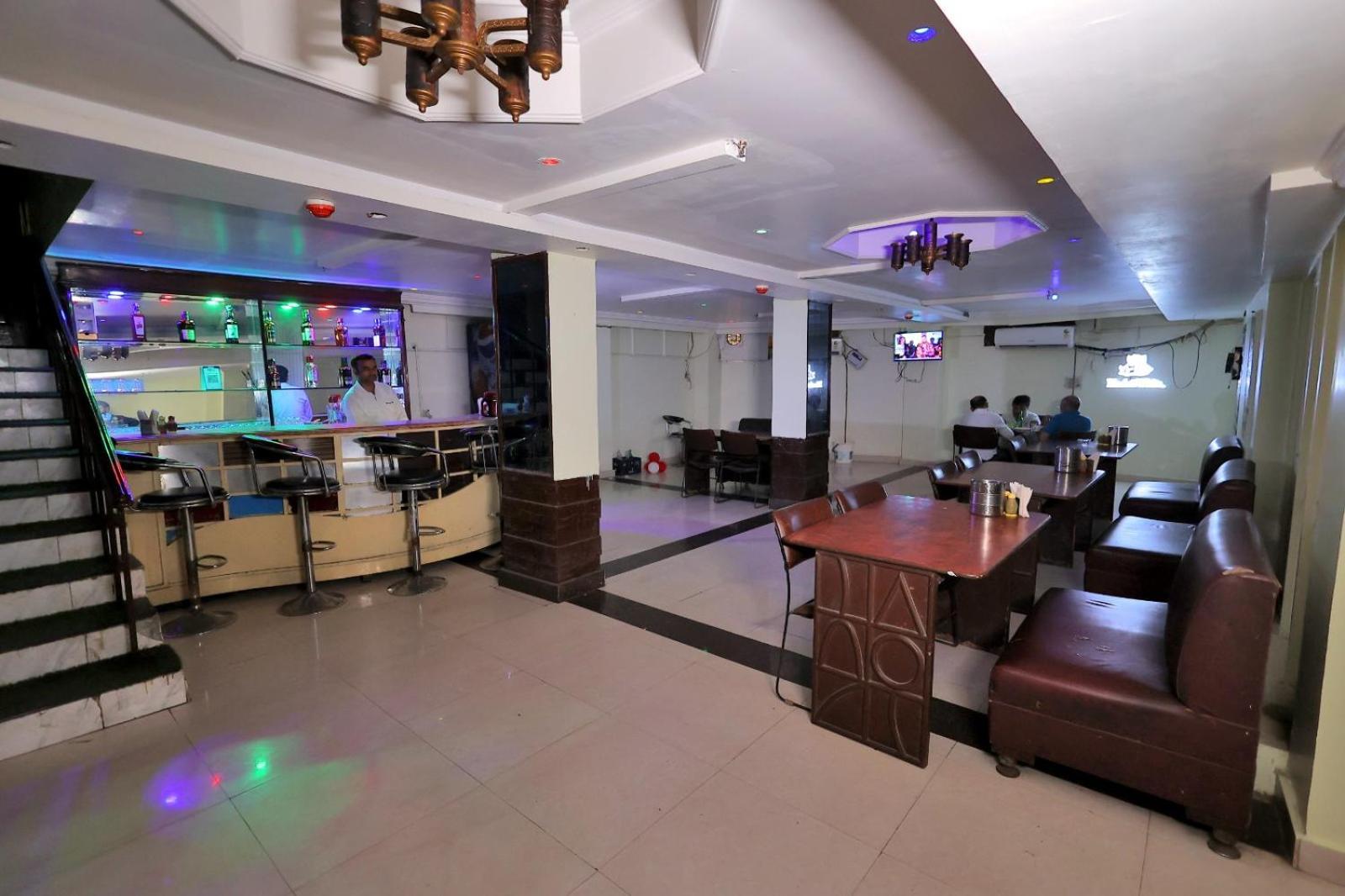 Hotel Paradise Канпур Экстерьер фото