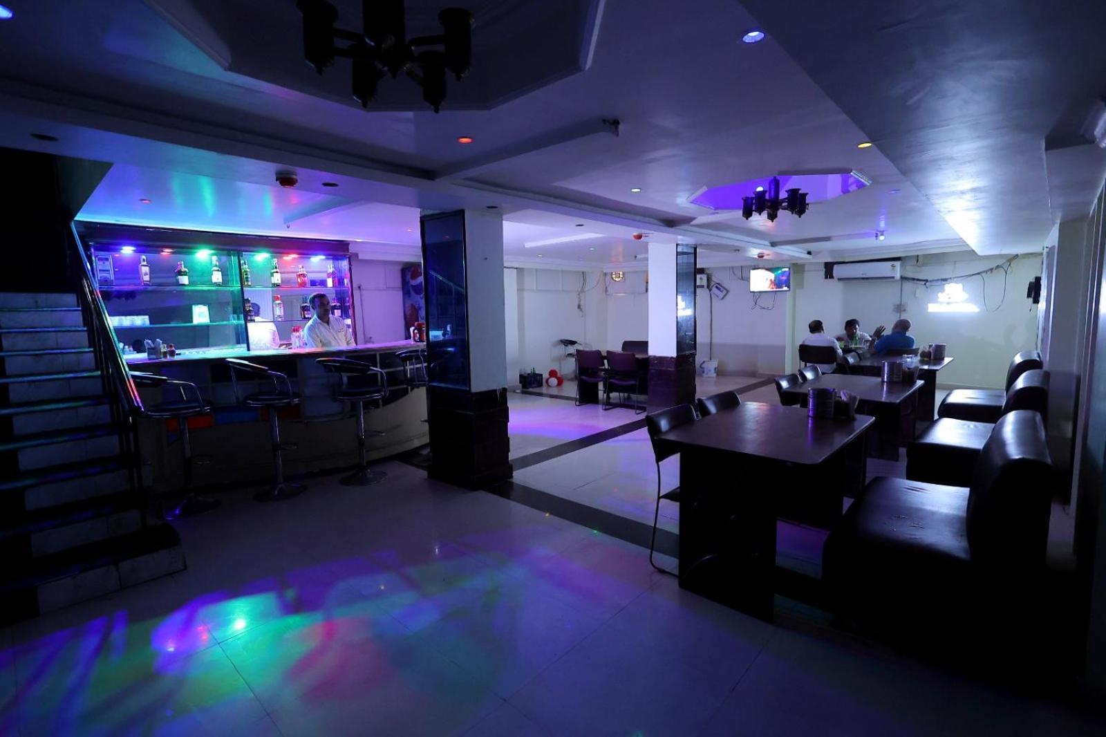 Hotel Paradise Канпур Экстерьер фото
